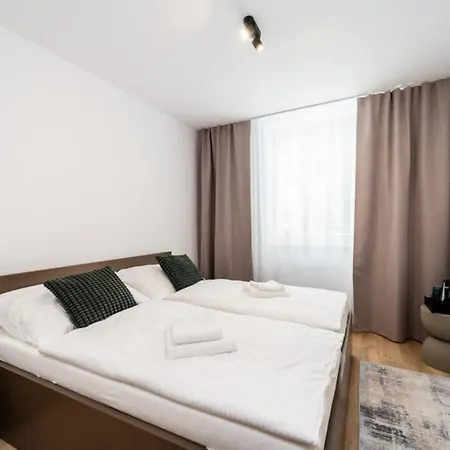 Turisticka Pri Spojenom Skolskom Internate Werferova 10 *