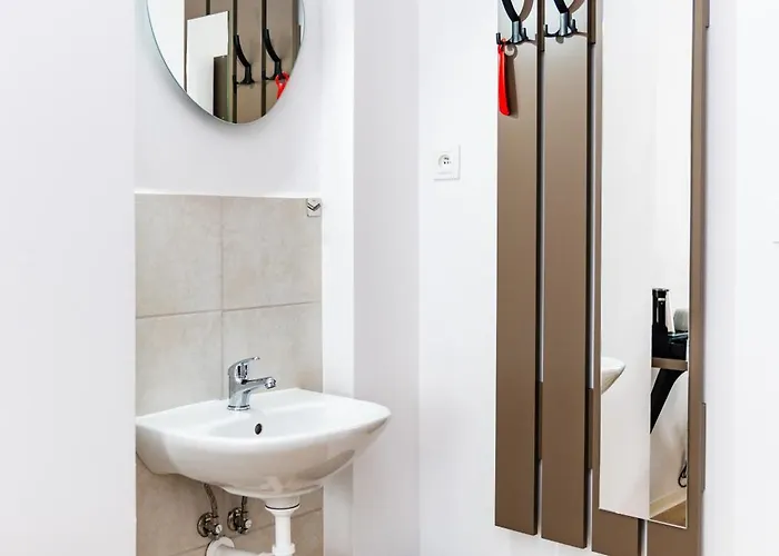 Turisticka Pri Spojenom Skolskom Internate Werferova 10 Gasthuis *