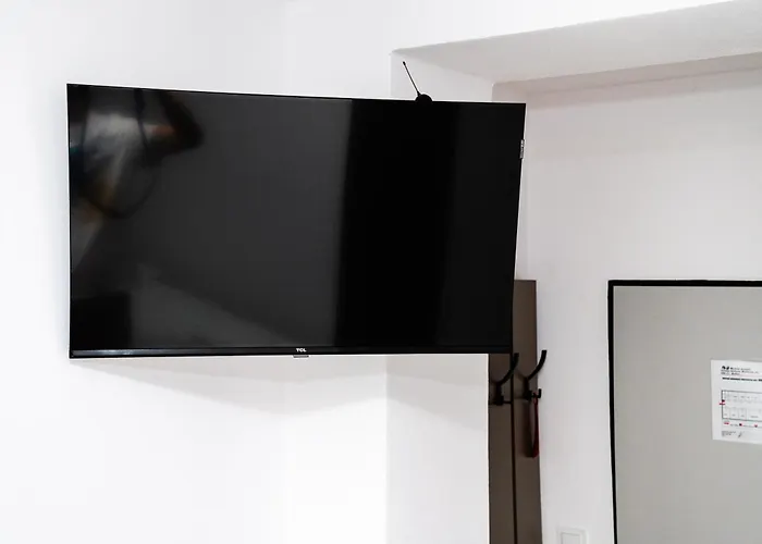 Turisticka Pri Spojenom Skolskom Internate Werferova 10 Gasthuis *