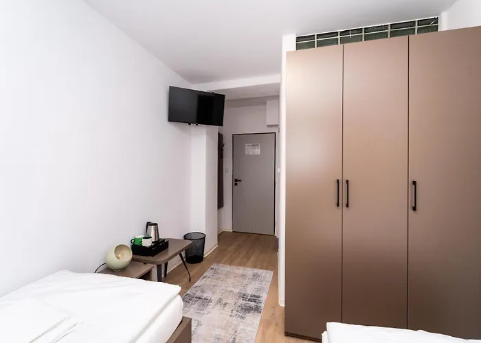 Gasthuis Turisticka Pri Spojenom Skolskom Internate Werferova 10 *