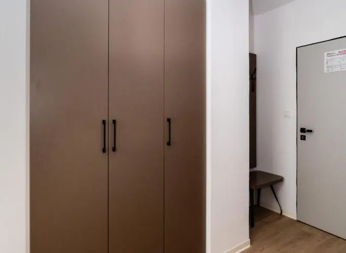 Turisticka Pri Spojenom Skolskom Internate Werferova 10 Gasthuis